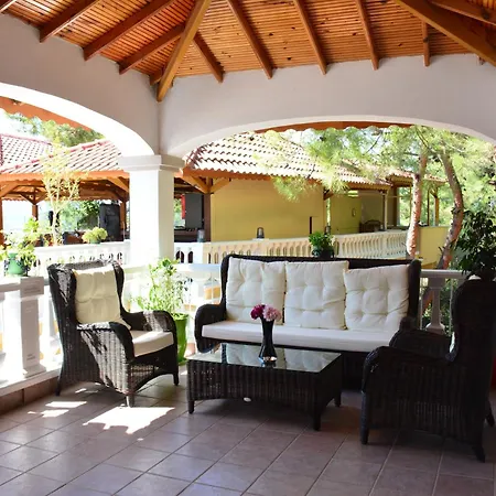 Pine Club Apart 4* Kusadası