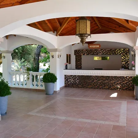 Pine Club Apart Gasthof Kusadası