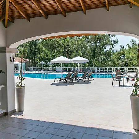 Pine Club Apart 4* Kusadası