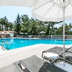 Casa de hóspedes Pine Club Apart 4*