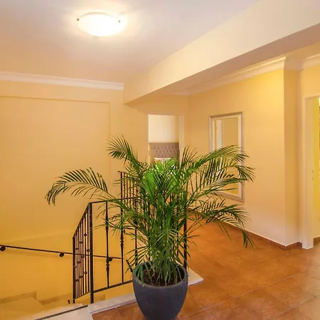 Pine Club Apart Кушадасы