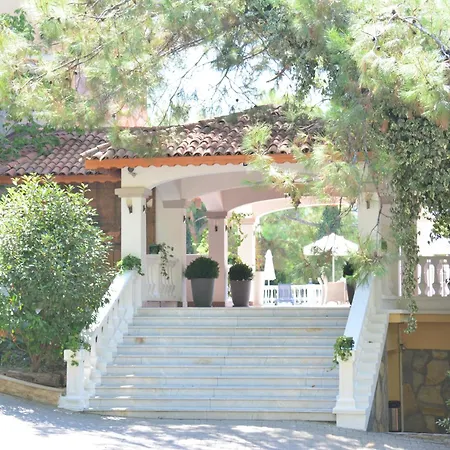 Pine Club Apart 4* Kusadası