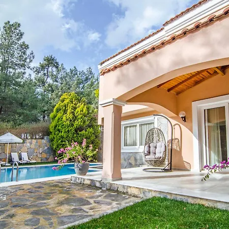 Konukevi Pine Club Apart 4*