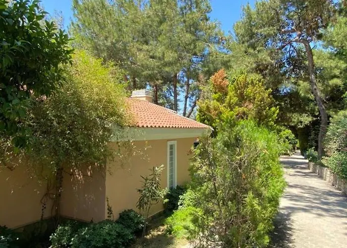 Pine Club Apart Pensión 4*