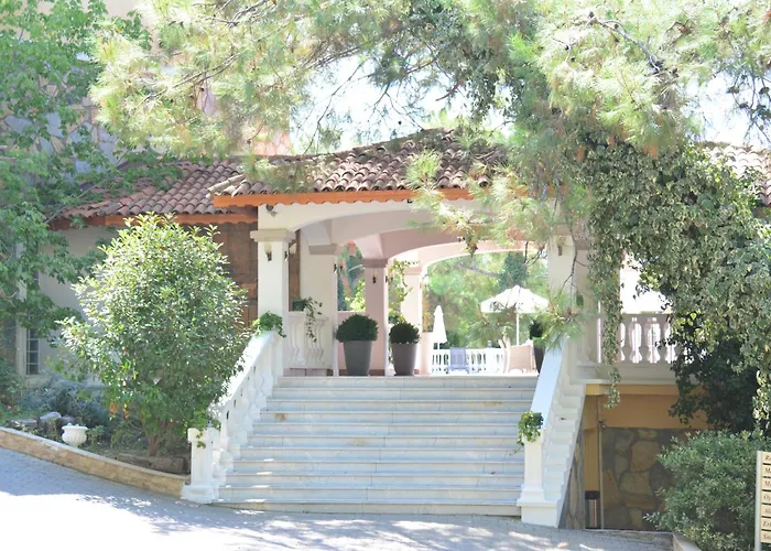 Pine Club Apart 4* Kusadasi