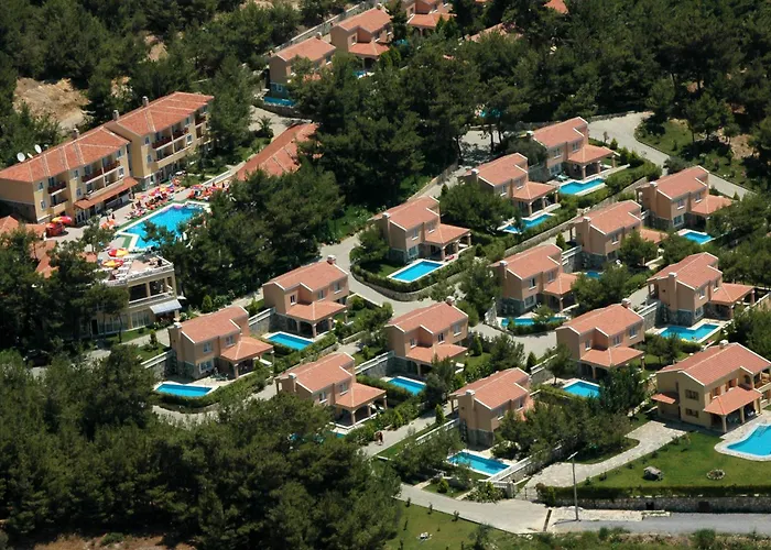 Pine Club Apart 4*